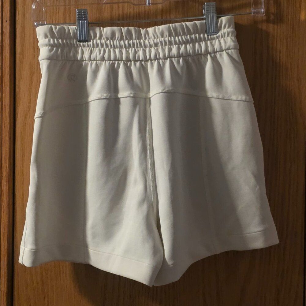 lululemon athletica Cream Softstream 4" Inseam Athletic Shorts - Picture 5 of 6